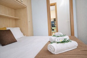 2 bedrooms, free WiFi, bed sheets - Mary House By Case al Lago (Desenzano del Garda)