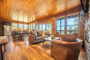 TV, fireplace, video games - Gorgeous 2B Cabin w/ Hot Tub | GAMES + Pool Access (Gatlinburg)
