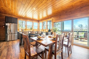 Dining - Gorgeous 2B Cabin w/ Hot Tub | GAMES + Pool Access (Gatlinburg)