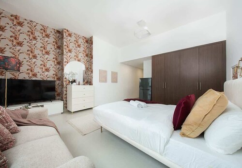 Oceanfront Studio by Blue Bay Walk, Free Parking