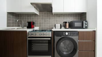 Fridge, microwave, oven, coffee/tea maker