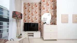 Living area - Oceanfront Studio by Blue Bay Walk, Free Parking (Ajmal Makan)