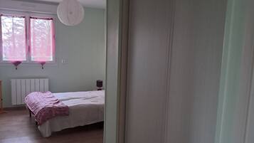 1 chambre, fer et planche Ă repasser, draps fournis