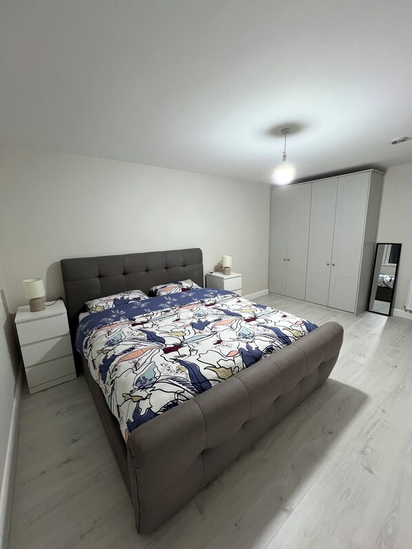 3 chambres, fer et planche à repasser, accès à Internet, literie fournie