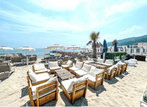 Terrazza Roma  vista mare nel cuore di Andora