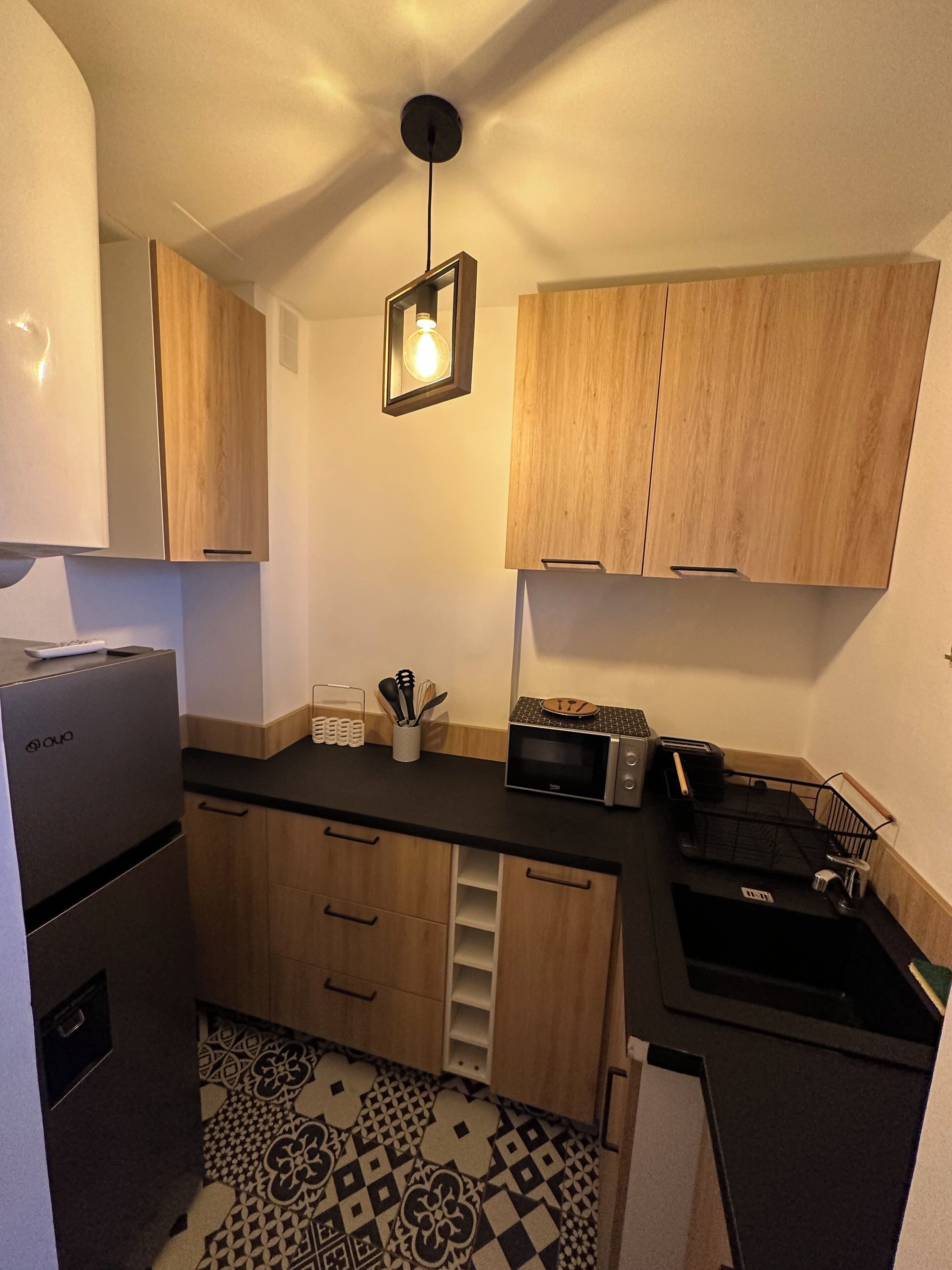 Fridge, microwave, stovetop, coffee/tea maker