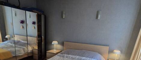 3 habitaciones, tabla de planchar con plancha y wifi