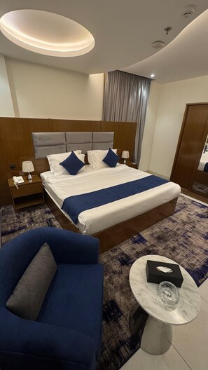 Premium bedding, memory-foam beds, blackout curtains, soundproofing - Hayat Al Aseel Hotel Apartments (Jeddah)