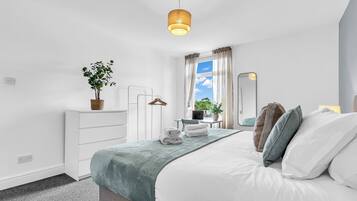 4 bedrooms, iron/ironing board, free WiFi, bed sheets