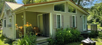 Charming 1-bedroom cottage with AC in cozy Westfield