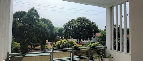 Maison Familiale, vue cour intérieure | Balcon