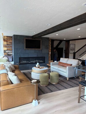 TV, fireplace, offices