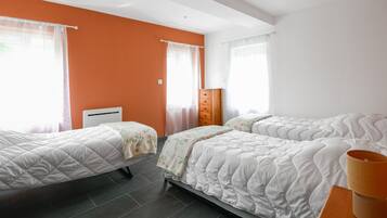 2 chambres, fer et planche Ă repasser