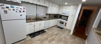 Fabulous 3-bedroom house with AC in charming Jonesboro