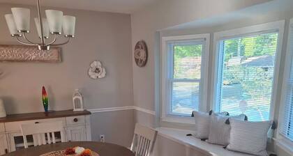 Fabulous 3-bedroom house with AC in charming Jonesboro