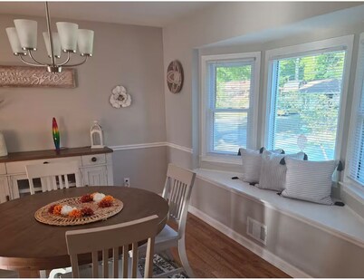 Fabulous 3-bedroom house with AC in charming Jonesboro