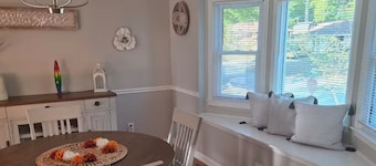 Fabulous 3-bedroom house with AC in charming Jonesboro