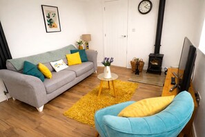 TV, fireplace -    Couples Retreat in North Cumbria,w Logburner, Enclosed Terrace, Walks& Pub (Brampton)