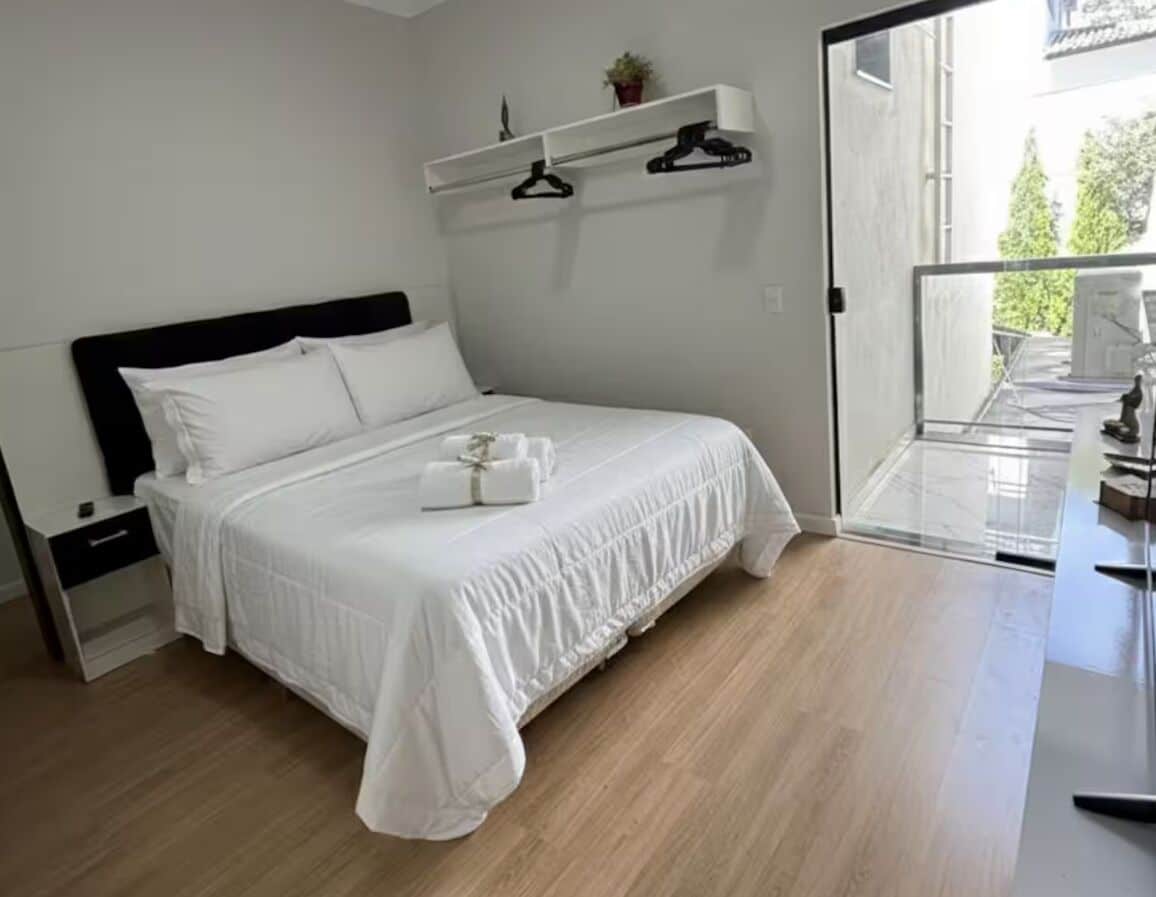 3 室のベッドルーム、アイロン / アイロン台、WiFi、ベッドシーツ