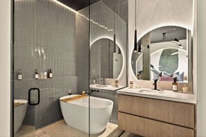 Shower, hair dryer, towels, shampoo - Villa Solara│Pool Pickleball Sauna Stargazing dome (Joshua Tree)