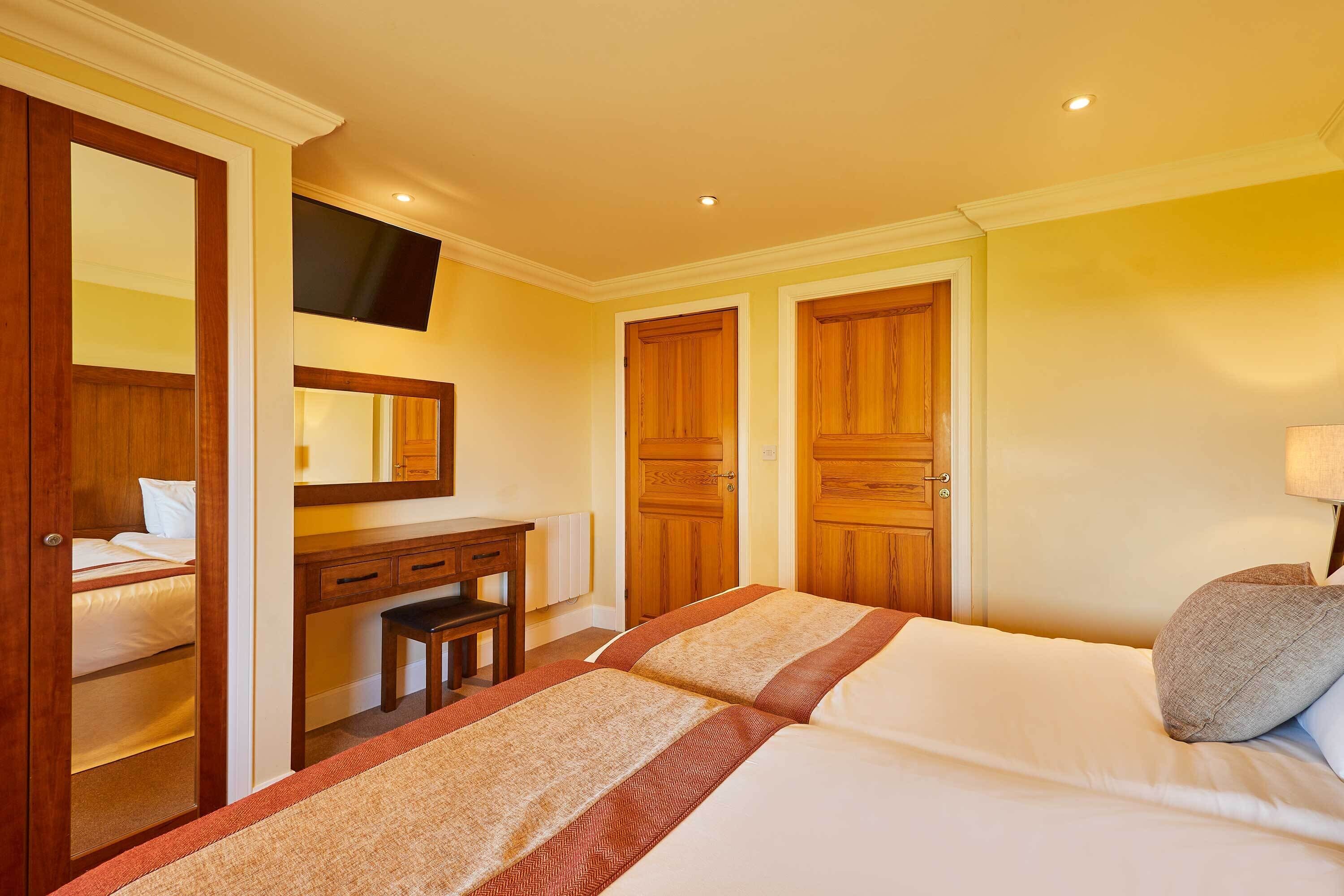 2 bedrooms, iron/ironing board, WiFi