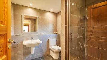 Shower, shampoo