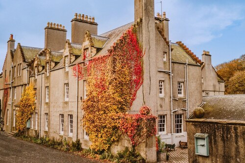 Skylark - Five Bedroom Castle, Sleeps 10