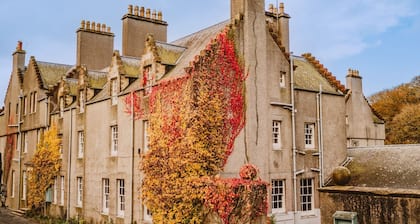 Skylark - Five Bedroom Castle, Sleeps 10
