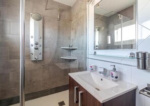 Bathroom - Vrbo Property (San Bartolomé de Tirajana)