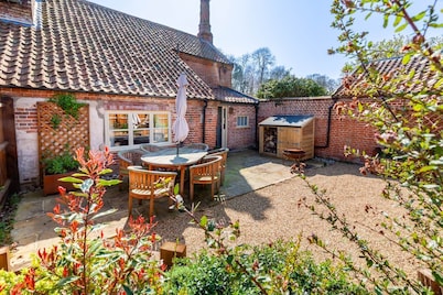 Willow Tree House - Three Bedroom Villa, Sleeps 6