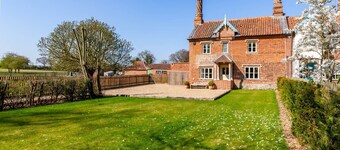 Willow Tree House - Three Bedroom Villa, Sleeps 6