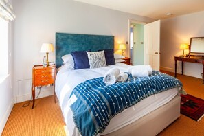 Room - Willow Tree House - Three Bedroom Villa, Sleeps 6 (Wolterton)