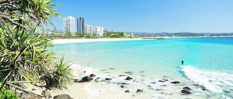 Una spiaggia nelle vicinanze