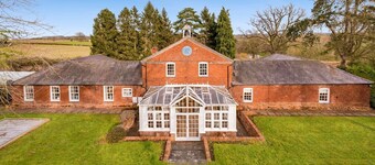 Clock Coach House - Five Bedroom Villa, Sleeps 10