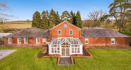 Clock Coach House - Five Bedroom Villa, Sleeps 10