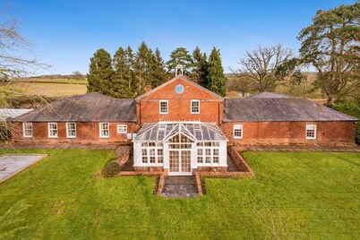 Clock Coach House - Five Bedroom Villa, Sleeps 10