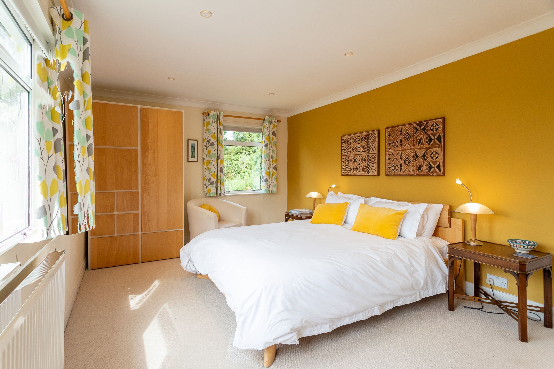 5 bedrooms, iron/ironing board, Internet, bed sheets