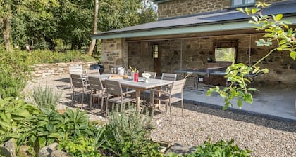 Welsh Coach House - Five Bedroom Villa, Sleeps 9
