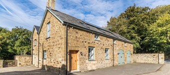 Welsh Coach House - Five Bedroom Villa, Sleeps 9