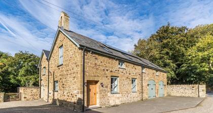 Welsh Coach House - Five Bedroom Villa, Sleeps 9
