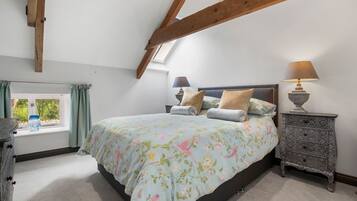 5 slaapkamers, een strijkplank/strijkijzer, internet, beddengoed