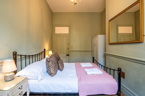 Filigree Manor - Dix Chambres Villa, Couchages 29