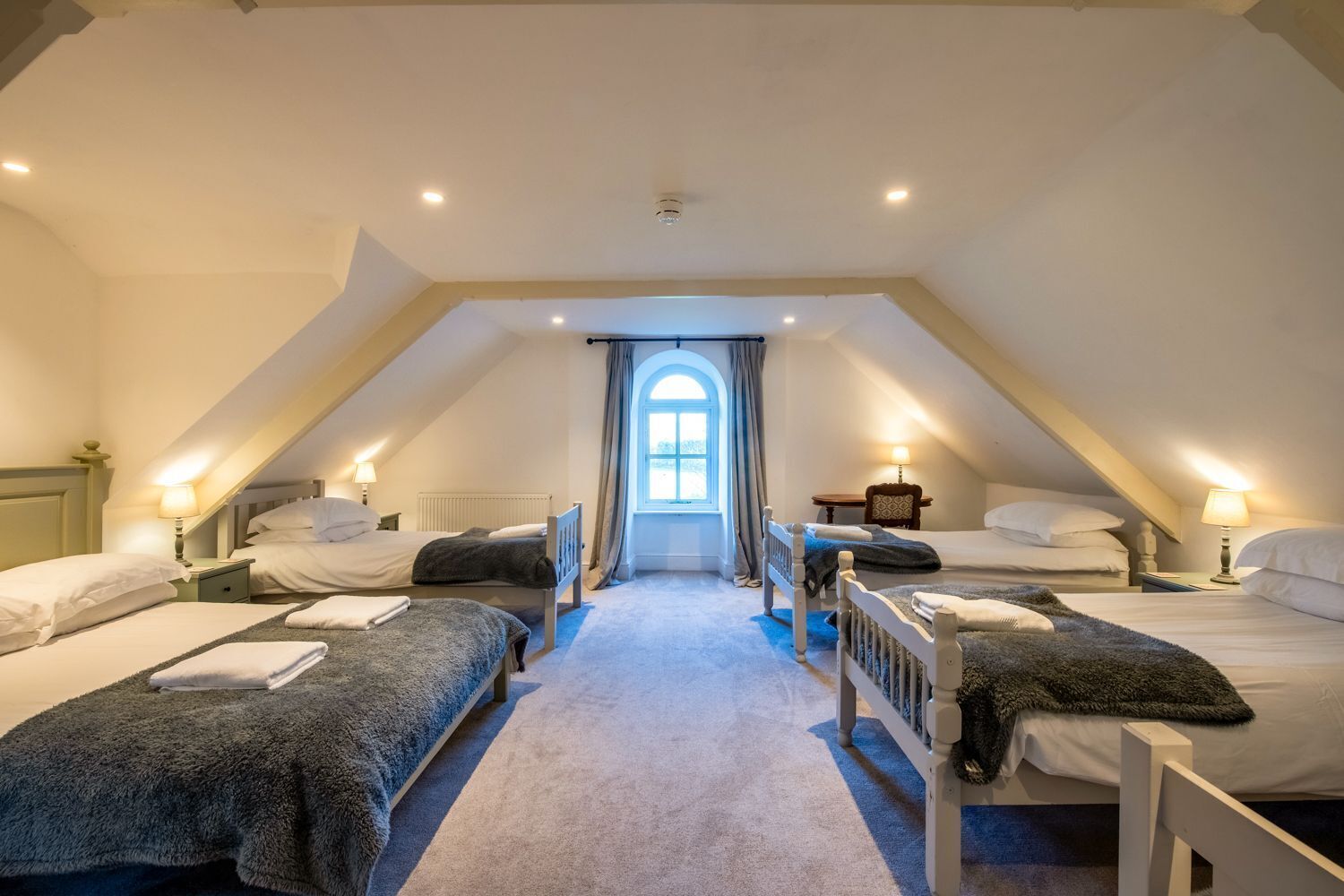 10 chambres, fer et planche à repasser, accès Internet, draps fournis