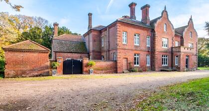 Filigree Manor - Ten Bedroom Villa, Sleeps 29