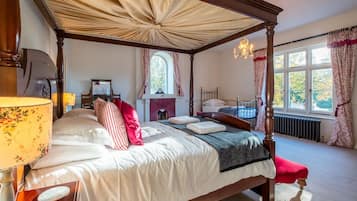 10 bedrooms, iron/ironing board, Internet, bed sheets