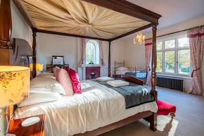 10 bedrooms, iron/ironing board, internet, bed sheets