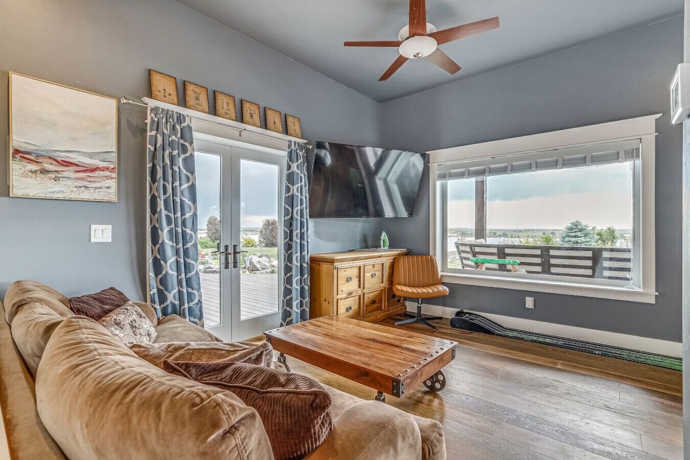 TV