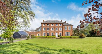 Sandon Manor - Seven Bedroom Villa, Sleeps 16
