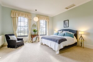 7 bedrooms, iron/ironing board, internet, bed sheets