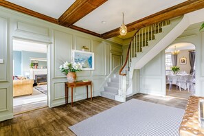 Interior - Sandon Manor - Seven Bedroom Villa, Sleeps 16 (Sandon)